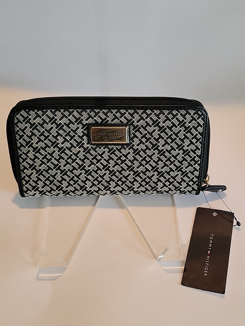 TOMMY HILFIGER ZIP AROUND MONGRAM CLUTCH WALLET